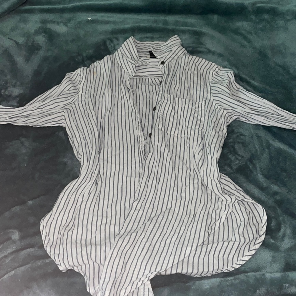 super light, beach vibe button down with collar